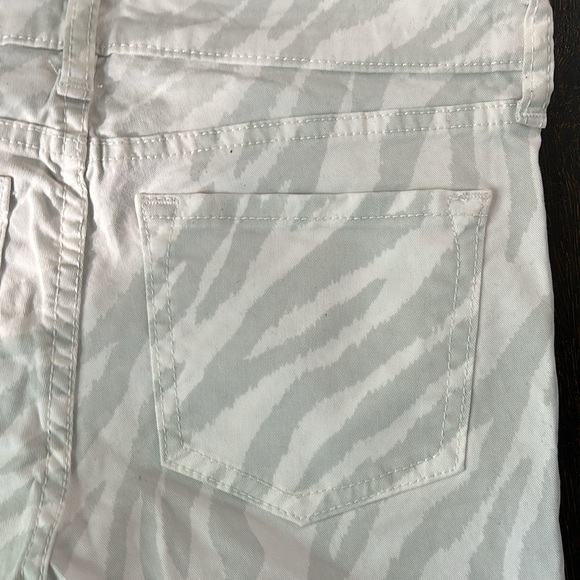 GAP White/Gray Print Jeans- Size 25- Excellent Condition - Picture 7 of 9